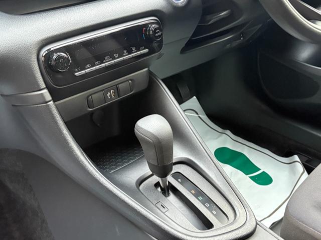 ヤリス ハイブリッドＸ　４ＷＤ　衝突軽減　レーンキープ　アダプティブクルーズ　ナビ　Ｂカメラ　Ｂｌｕｅｔｏｏｔｈオーディオ　ＥＴＣ　スマキー　禁煙車　フルフラット　ＡＢＳ　オートハイビーム　オートライト　電格ミラー（42枚目）