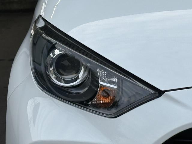 ヤリス ハイブリッドＸ　４ＷＤ　衝突軽減　レーンキープ　アダプティブクルーズ　ナビ　Ｂカメラ　Ｂｌｕｅｔｏｏｔｈオーディオ　ＥＴＣ　スマキー　禁煙車　フルフラット　ＡＢＳ　オートハイビーム　オートライト　電格ミラー（54枚目）