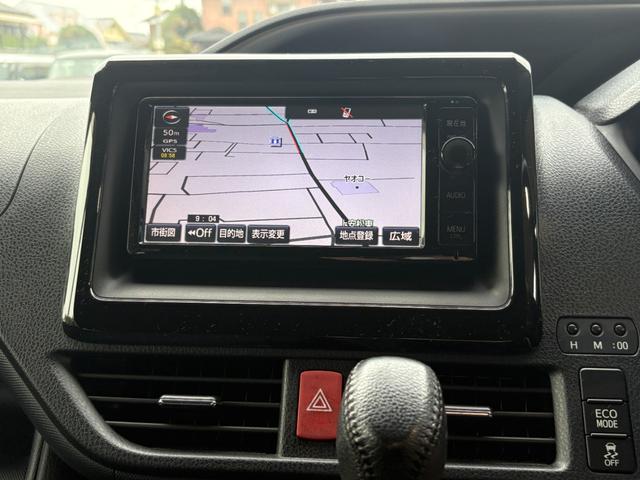 ヴォクシー ＺＳ　煌　衝突軽減　両側電動　フルセグ　Ｂカメラ　Ｂｌｕｅｔｏｏｔｈオーディオ　Ｉストップ　ＬＥＤヘッドライト　１６インチＡＷ　スマキー　禁煙車　３列　フルフラット　ＡＢＳ　オートハイビーム（4枚目）