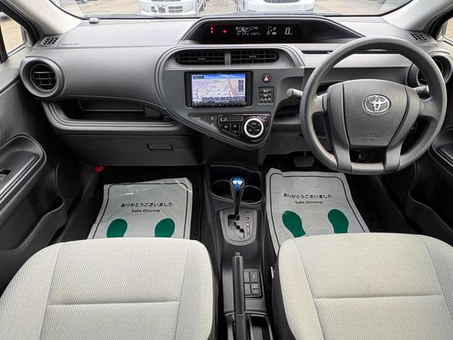 アクア L ナビ Bカメラ ETC キーレス 禁煙車 記録簿 横滑り防止 ABS オートハイビーム 電格ミラー CD 運転席エアバッグ 助手席エアバッグ エアコン パワーウィンドウ(3枚目)
