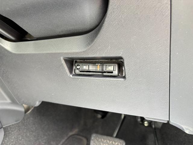 アクア L ナビ Bカメラ ETC キーレス 禁煙車 記録簿 横滑り防止 ABS オートハイビーム 電格ミラー CD 運転席エアバッグ 助手席エアバッグ エアコン パワーウィンドウ(8枚目)
