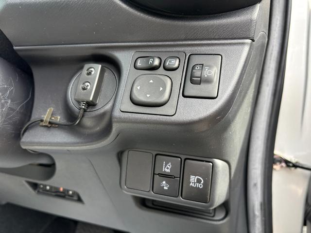 アクア L ナビ Bカメラ ETC キーレス 禁煙車 記録簿 横滑り防止 ABS オートハイビーム 電格ミラー CD 運転席エアバッグ 助手席エアバッグ エアコン パワーウィンドウ(10枚目)