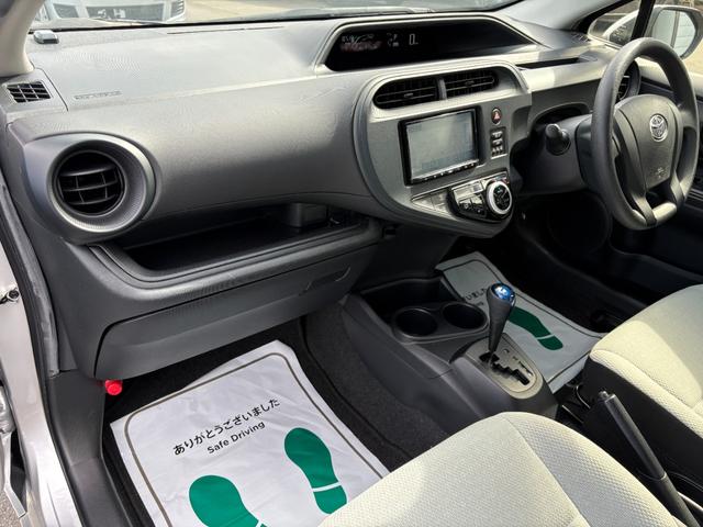 アクア L ナビ Bカメラ ETC キーレス 禁煙車 記録簿 横滑り防止 ABS オートハイビーム 電格ミラー CD 運転席エアバッグ 助手席エアバッグ エアコン パワーウィンドウ(48枚目)