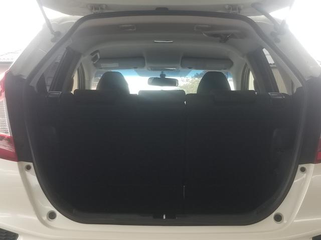 フィット 13G・Fパッケージ ナビ フルセグ Iストップ 14インチAW スマキー 禁煙車 フルフラット 横滑り防止 ABS 電格ミラー CD DVD再生 運転席エアバッグ 助手席エアバッグ エアコン パワーウィンドウ(9枚目)