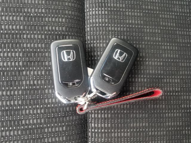 フィット 13G・Fパッケージ ナビ フルセグ Iストップ 14インチAW スマキー 禁煙車 フルフラット 横滑り防止 ABS 電格ミラー CD DVD再生 運転席エアバッグ 助手席エアバッグ エアコン パワーウィンドウ(16枚目)