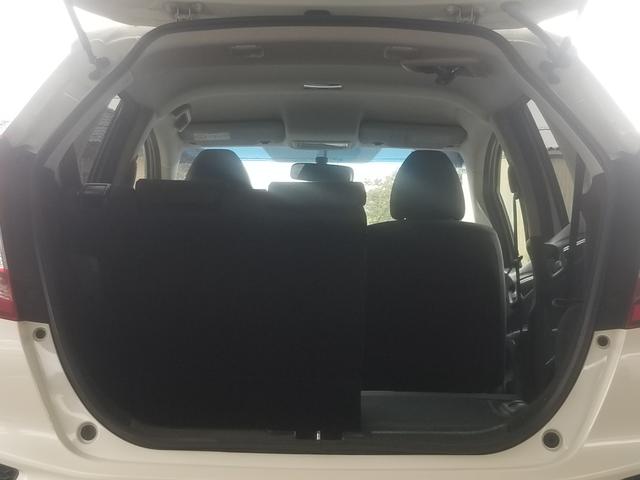 フィット 13G・Fパッケージ ナビ フルセグ Iストップ 14インチAW スマキー 禁煙車 フルフラット 横滑り防止 ABS 電格ミラー CD DVD再生 運転席エアバッグ 助手席エアバッグ エアコン パワーウィンドウ(27枚目)