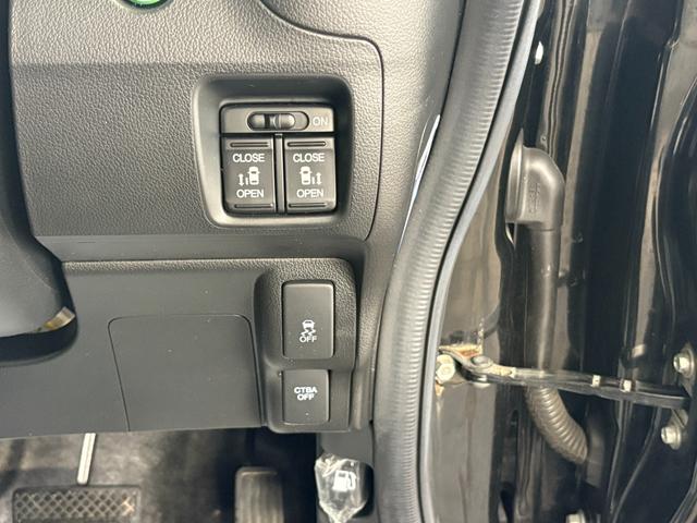 N-BOXカスタム G・ターボAパッケージ ターボ 衝突軽減 オートクルーズ 両側電動 シートヒーター ナビ フルセグ Bカメラ Bluetoothオーディオ Iストップ HID 15インチAW スマキー 禁煙車 フルフラット 横滑り防止(9枚目)