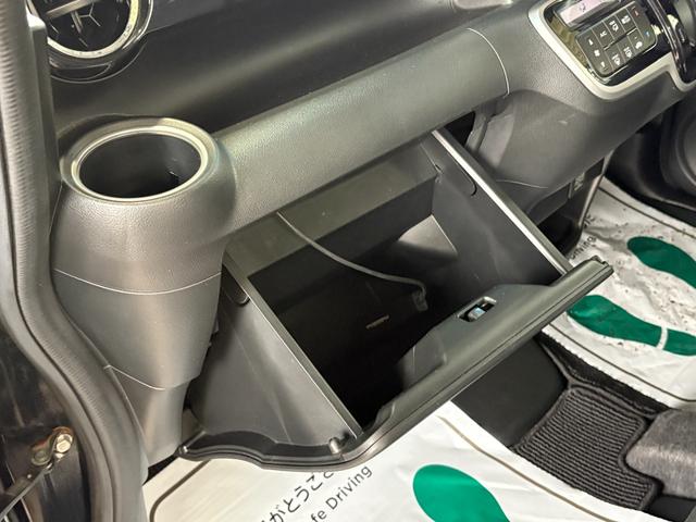 N-BOXカスタム G・ターボAパッケージ ターボ 衝突軽減 オートクルーズ 両側電動 シートヒーター ナビ フルセグ Bカメラ Bluetoothオーディオ Iストップ HID 15インチAW スマキー 禁煙車 フルフラット 横滑り防止(41枚目)