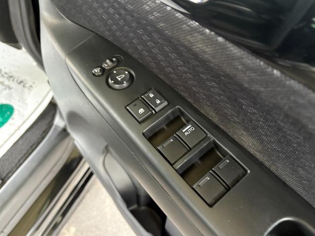 N-BOXカスタム G・ターボAパッケージ ターボ 衝突軽減 オートクルーズ 両側電動 シートヒーター ナビ フルセグ Bカメラ Bluetoothオーディオ Iストップ HID 15インチAW スマキー 禁煙車 フルフラット 横滑り防止(42枚目)