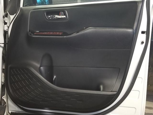 ヴォクシー ハイブリッドZS 煌 衝突軽減 レーンキープ オートクルーズ 両側電動 シートヒーター ナビ フルセグ Bカメラ Bluetoothオーディオ 後席モニター ETC2.0 LEDヘッドライト 16インチAW スマキー(13枚目)