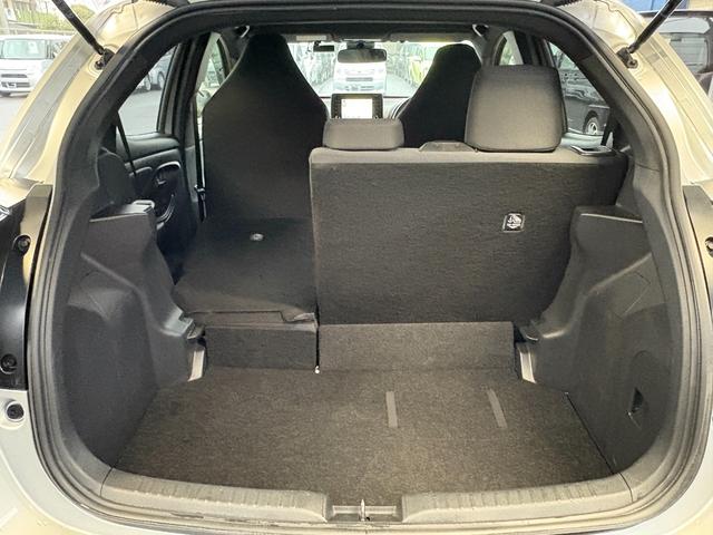 ヤリス ハイブリッドＸ　衝突軽減　レーンキープ　障害物センサー　アダプティブクルーズ　ナビ　Ｂカメラ　Ｂｌｕｅｔｏｏｔｈオーディオ　ＥＴＣ　スマキー　禁煙車　オートハイビーム　オートライト　電格ミラー　運転席エアバッグ（32枚目）