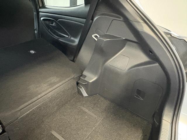 ヤリス ハイブリッドＸ　衝突軽減　レーンキープ　障害物センサー　アダプティブクルーズ　ナビ　Ｂカメラ　Ｂｌｕｅｔｏｏｔｈオーディオ　ＥＴＣ　スマキー　禁煙車　オートハイビーム　オートライト　電格ミラー　運転席エアバッグ（35枚目）