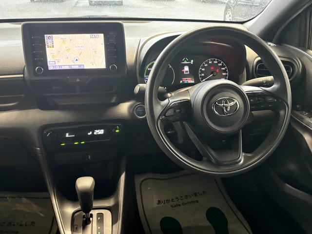 ヤリス ハイブリッドＸ　衝突軽減　レーンキープ　障害物センサー　アダプティブクルーズ　ナビ　Ｂカメラ　Ｂｌｕｅｔｏｏｔｈオーディオ　ＥＴＣ　スマキー　禁煙車　オートハイビーム　オートライト　電格ミラー　運転席エアバッグ（38枚目）