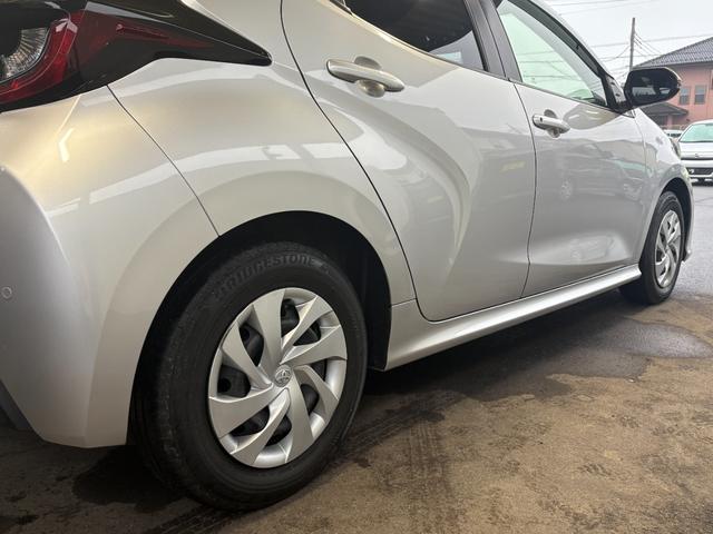 ヤリス ハイブリッドＸ　衝突軽減　レーンキープ　障害物センサー　アダプティブクルーズ　ナビ　Ｂカメラ　Ｂｌｕｅｔｏｏｔｈオーディオ　ＥＴＣ　スマキー　禁煙車　オートハイビーム　オートライト　電格ミラー　運転席エアバッグ（59枚目）