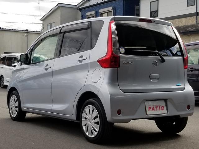 デイズ S Iストップ キーレス 禁煙車 フルフラット ABS 電格ミラー ベンチシート CD 運転席エアバッグ 助手席エアバッグ エアコン パワーウィンドウ(17枚目)