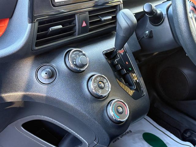 シエンタ X 片側電動 ナビ フルセグ Bカメラ Bluetoothオーディオ ETC Iストップ LEDヘッドライト キーレス 禁煙車 3列 フルフラット ABS(7枚目)