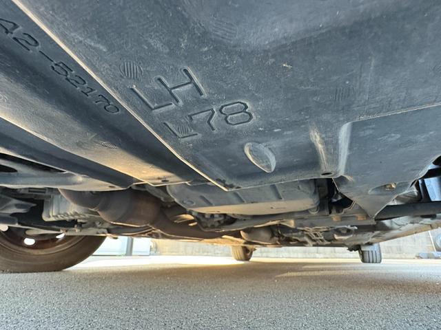 シエンタ X 片側電動 ナビ フルセグ Bカメラ Bluetoothオーディオ ETC Iストップ LEDヘッドライト キーレス 禁煙車 3列 フルフラット ABS(27枚目)