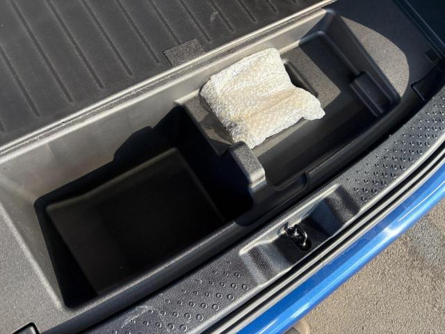 シエンタ X 片側電動 ナビ フルセグ Bカメラ Bluetoothオーディオ ETC Iストップ LEDヘッドライト キーレス 禁煙車 3列 フルフラット ABS(40枚目)