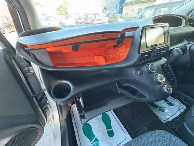 シエンタ X 片側電動 ナビ フルセグ Bカメラ Bluetoothオーディオ ETC Iストップ LEDヘッドライト キーレス 禁煙車 3列 フルフラット ABS(44枚目)