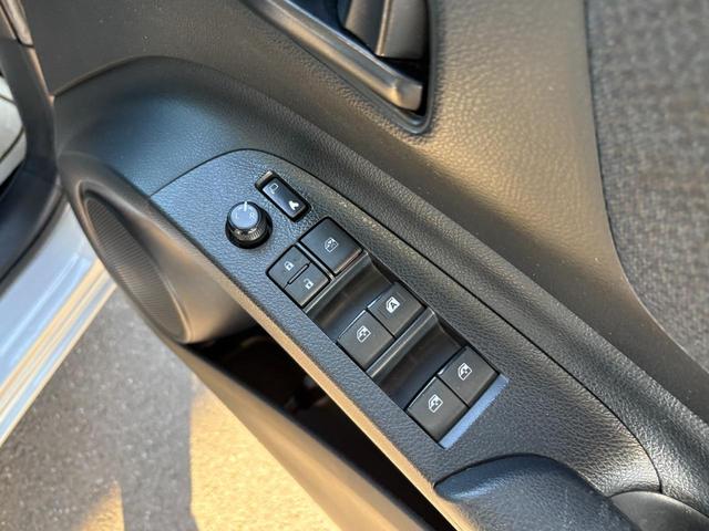 シエンタ X 片側電動 ナビ フルセグ Bカメラ Bluetoothオーディオ ETC Iストップ LEDヘッドライト キーレス 禁煙車 3列 フルフラット ABS(46枚目)