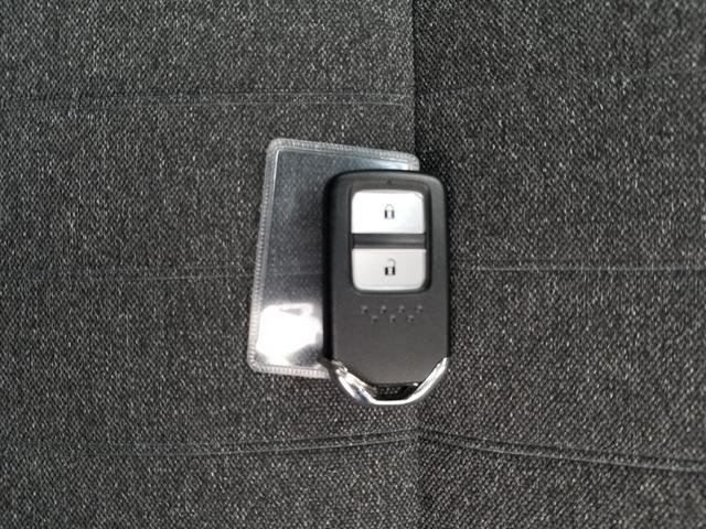 フィット e:HEVホーム 衝突軽減 レーンキープ 障害物センサー アダプティブクルーズ ナビ フルセグ Bカメラ Bluetoothオーディオ ETC LEDヘッドライト スマキー 禁煙車 フルフラット ABS(19枚目)