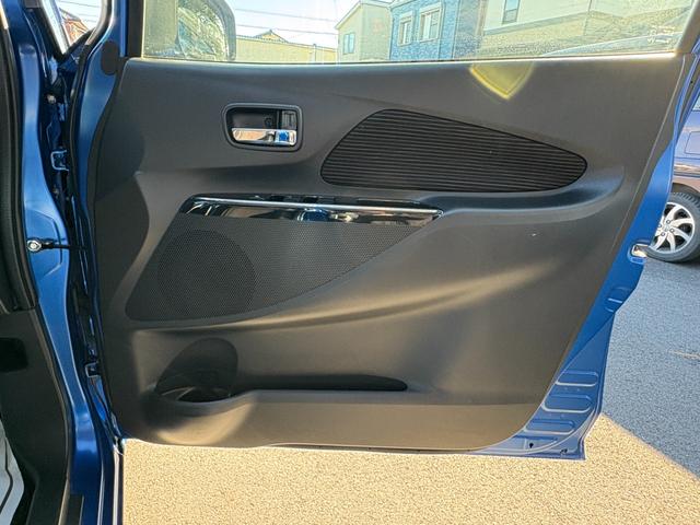 デイズ Ｘ　Ｖセレクション　衝突軽減　ナビ　フルセグ　全周囲カメラ　Ｆカメラ　サイドカメラ　Ｂカメラ　Ｂｌｕｅｔｏｏｔｈオーディオ　ＥＴＣ　Ｉストップ　１４インチＡＷ　スマキー　禁煙車　フルフラット（15枚目）