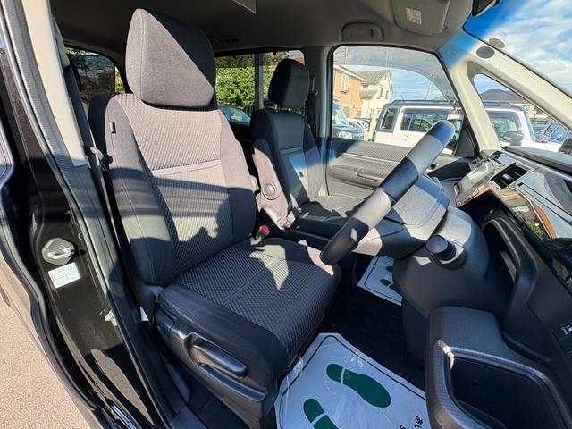 ステップワゴンスパーダ スパーダアドバンスパッケージα　オートクルーズ　片側電動　ナビ　フルセグ　Ｂカメラ　Ｂｌｕｅｔｏｏｔｈオーディオ　後席モニター　ＥＴＣ　Ｉストップ　１６インチＡＷ　スマキー　禁煙車　３列　フルフラット　横滑り防止　ＡＢＳ（13枚目）