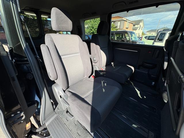 ステップワゴンスパーダ スパーダアドバンスパッケージα　オートクルーズ　片側電動　ナビ　フルセグ　Ｂカメラ　Ｂｌｕｅｔｏｏｔｈオーディオ　後席モニター　ＥＴＣ　Ｉストップ　１６インチＡＷ　スマキー　禁煙車　３列　フルフラット　横滑り防止　ＡＢＳ（14枚目）