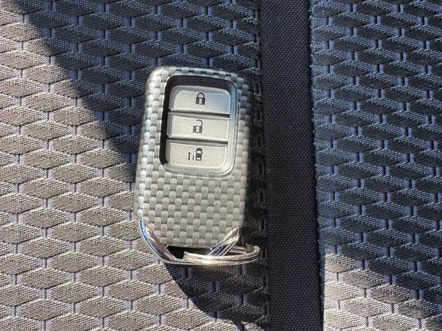 ステップワゴンスパーダ スパーダアドバンスパッケージα　オートクルーズ　片側電動　ナビ　フルセグ　Ｂカメラ　Ｂｌｕｅｔｏｏｔｈオーディオ　後席モニター　ＥＴＣ　Ｉストップ　１６インチＡＷ　スマキー　禁煙車　３列　フルフラット　横滑り防止　ＡＢＳ（22枚目）