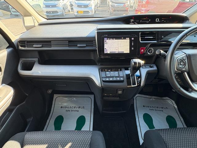 ステップワゴンスパーダ スパーダアドバンスパッケージα　オートクルーズ　片側電動　ナビ　フルセグ　Ｂカメラ　Ｂｌｕｅｔｏｏｔｈオーディオ　後席モニター　ＥＴＣ　Ｉストップ　１６インチＡＷ　スマキー　禁煙車　３列　フルフラット　横滑り防止　ＡＢＳ（43枚目）