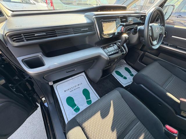 ステップワゴンスパーダ スパーダアドバンスパッケージα　オートクルーズ　片側電動　ナビ　フルセグ　Ｂカメラ　Ｂｌｕｅｔｏｏｔｈオーディオ　後席モニター　ＥＴＣ　Ｉストップ　１６インチＡＷ　スマキー　禁煙車　３列　フルフラット　横滑り防止　ＡＢＳ（49枚目）