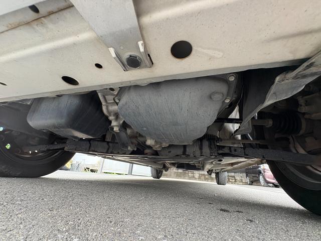 eKワゴン E キーレス 禁煙車 フルフラット ABS 電格ミラー ベンチシート CD 運転席エアバッグ 助手席エアバッグ エアコン パワーウィンドウ パワーステアリング(19枚目)