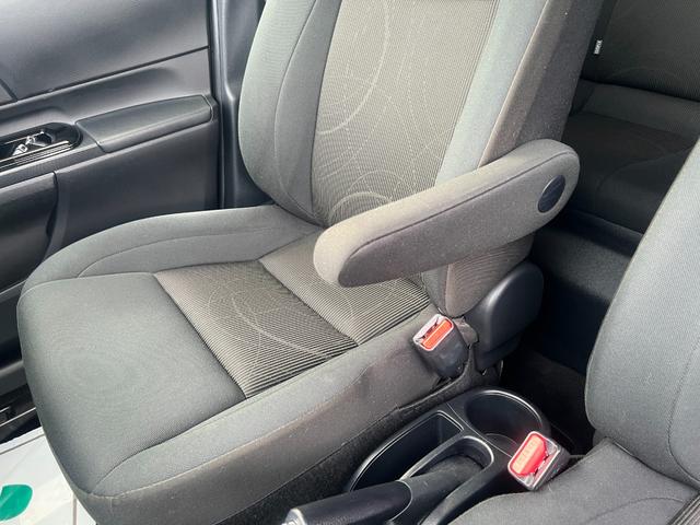 アクア Ｓスタイルブラック　衝突軽減　レーンキープ　障害物センサー　ナビ　フルセグ　Ｂカメラ　Ｂｌｕｅｔｏｏｔｈオーディオ　ＥＴＣ　ＬＥＤヘッドライト　スマキー　禁煙車　ＡＢＳ　オートハイビーム　電格ミラー　ＣＤ　ＤＶＤ再生（46枚目）