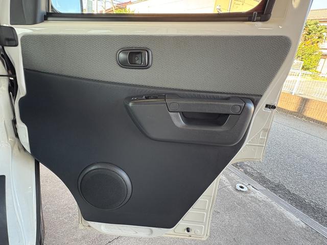 タウンエースバン ＧＬ　両側スライド　キーレス　禁煙車　フルフラット　ＡＢＳ　運転席エアバッグ　助手席エアバッグ　エアコン　パワーウィンドウ　パワーステアリング（9枚目）