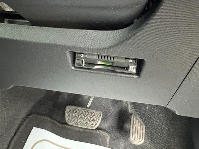 アクア Ｓビジネスパッケージ　衝突軽減　レーンキープ　障害物センサー　ナビ　ワンセグ　Ｂカメラ　Ｂｌｕｅｔｏｏｔｈオーディオ　ＥＴＣ２．０　スマキー　禁煙車　ＡＢＳ　オートハイビーム　オートライト　電格ミラー　ＣＤ（7枚目）