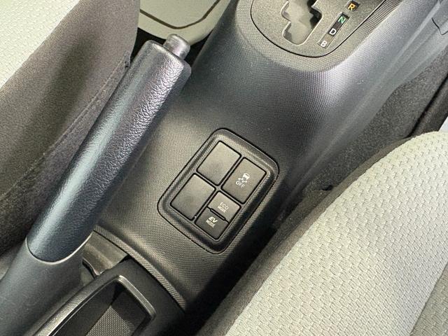 アクア Ｓビジネスパッケージ　衝突軽減　レーンキープ　障害物センサー　ナビ　ワンセグ　Ｂカメラ　Ｂｌｕｅｔｏｏｔｈオーディオ　ＥＴＣ２．０　スマキー　禁煙車　ＡＢＳ　オートハイビーム　オートライト　電格ミラー　ＣＤ（28枚目）