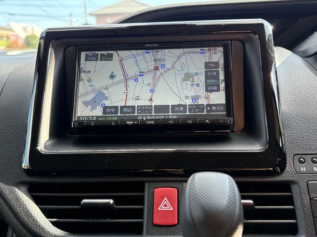 ノア Ｘ　４ＷＤ　衝突軽減　レーンキープ　障害物センサー　オートクルーズ　片側電動　ナビ　Ｂカメラ　Ｂｌｕｅｔｏｏｔｈオーディオ　ＥＴＣ　Ｉストップ　ＬＥＤヘッドライト　キーレス　禁煙車　３列　ＡＢＳ（4枚目）