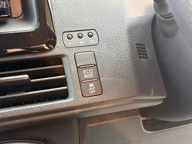 ノア Ｘ　４ＷＤ　衝突軽減　レーンキープ　障害物センサー　オートクルーズ　片側電動　ナビ　Ｂカメラ　Ｂｌｕｅｔｏｏｔｈオーディオ　ＥＴＣ　Ｉストップ　ＬＥＤヘッドライト　キーレス　禁煙車　３列　ＡＢＳ（9枚目）