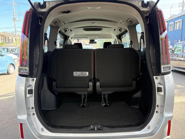 ノア Ｘ　４ＷＤ　衝突軽減　レーンキープ　障害物センサー　オートクルーズ　片側電動　ナビ　Ｂカメラ　Ｂｌｕｅｔｏｏｔｈオーディオ　ＥＴＣ　Ｉストップ　ＬＥＤヘッドライト　キーレス　禁煙車　３列　ＡＢＳ（12枚目）