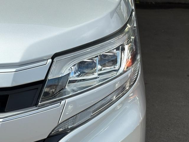 ノア Ｘ　４ＷＤ　衝突軽減　レーンキープ　障害物センサー　オートクルーズ　片側電動　ナビ　Ｂカメラ　Ｂｌｕｅｔｏｏｔｈオーディオ　ＥＴＣ　Ｉストップ　ＬＥＤヘッドライト　キーレス　禁煙車　３列　ＡＢＳ（20枚目）