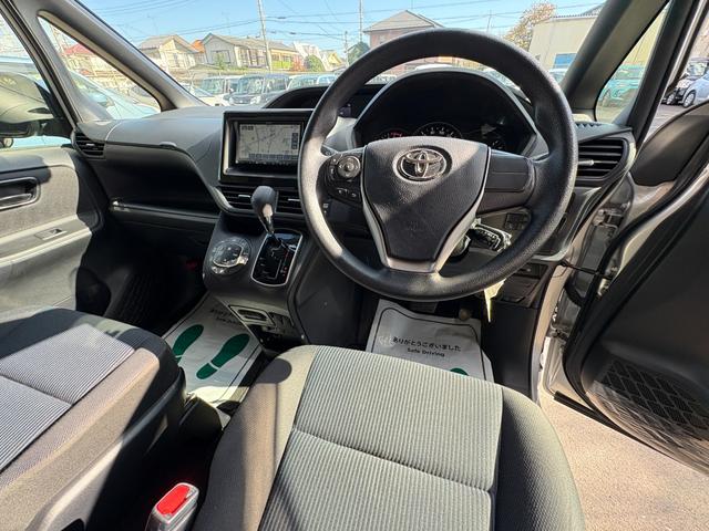 ノア Ｘ　４ＷＤ　衝突軽減　レーンキープ　障害物センサー　オートクルーズ　片側電動　ナビ　Ｂカメラ　Ｂｌｕｅｔｏｏｔｈオーディオ　ＥＴＣ　Ｉストップ　ＬＥＤヘッドライト　キーレス　禁煙車　３列　ＡＢＳ（28枚目）