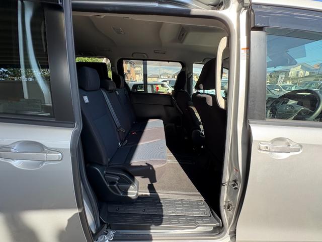 ノア Ｘ　４ＷＤ　衝突軽減　レーンキープ　障害物センサー　オートクルーズ　片側電動　ナビ　Ｂカメラ　Ｂｌｕｅｔｏｏｔｈオーディオ　ＥＴＣ　Ｉストップ　ＬＥＤヘッドライト　キーレス　禁煙車　３列　ＡＢＳ（29枚目）