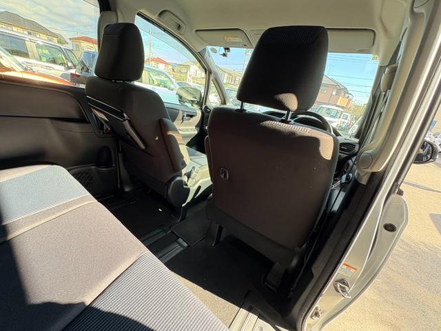 ノア Ｘ　４ＷＤ　衝突軽減　レーンキープ　障害物センサー　オートクルーズ　片側電動　ナビ　Ｂカメラ　Ｂｌｕｅｔｏｏｔｈオーディオ　ＥＴＣ　Ｉストップ　ＬＥＤヘッドライト　キーレス　禁煙車　３列　ＡＢＳ（30枚目）