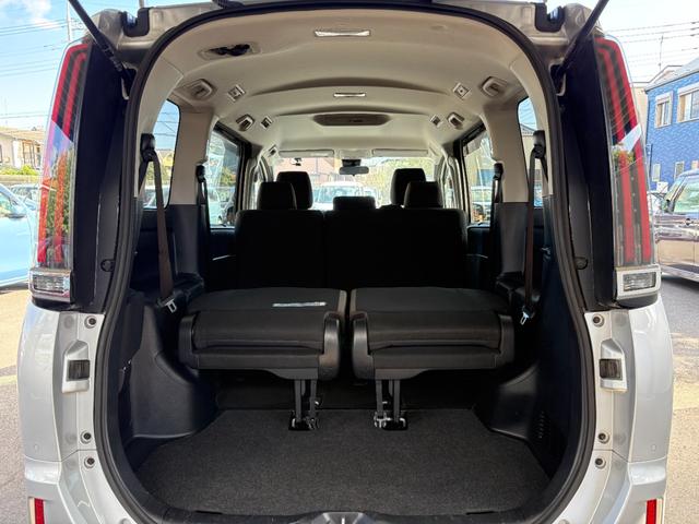 ノア Ｘ　４ＷＤ　衝突軽減　レーンキープ　障害物センサー　オートクルーズ　片側電動　ナビ　Ｂカメラ　Ｂｌｕｅｔｏｏｔｈオーディオ　ＥＴＣ　Ｉストップ　ＬＥＤヘッドライト　キーレス　禁煙車　３列　ＡＢＳ（33枚目）