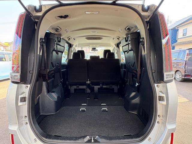 ノア Ｘ　４ＷＤ　衝突軽減　レーンキープ　障害物センサー　オートクルーズ　片側電動　ナビ　Ｂカメラ　Ｂｌｕｅｔｏｏｔｈオーディオ　ＥＴＣ　Ｉストップ　ＬＥＤヘッドライト　キーレス　禁煙車　３列　ＡＢＳ（35枚目）