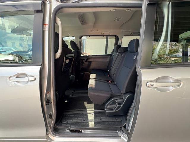 ノア Ｘ　４ＷＤ　衝突軽減　レーンキープ　障害物センサー　オートクルーズ　片側電動　ナビ　Ｂカメラ　Ｂｌｕｅｔｏｏｔｈオーディオ　ＥＴＣ　Ｉストップ　ＬＥＤヘッドライト　キーレス　禁煙車　３列　ＡＢＳ（49枚目）