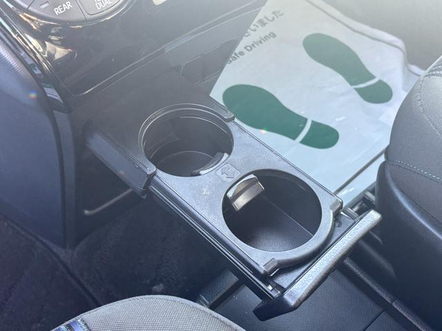 ヴォクシー ハイブリッドＺＳ　煌ＩＩ　衝突軽減　レーンキープ　両側電動　ナビ　フルセグ　Ｂカメラ　Ｂｌｕｅｔｏｏｔｈオーディオ　ＥＴＣ２．０　Ｉストップ　ＬＥＤヘッドライト　１６インチＡＷ　スマキー　記録簿　３列　フルフラット　ＡＢＳ（47枚目）