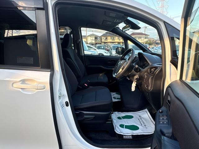 当店の目の前に「東中学校入り口」というバス停がございます。駅からは少し距離がございますので、電車でお越しの際はバスをご利用頂くとスムーズです。