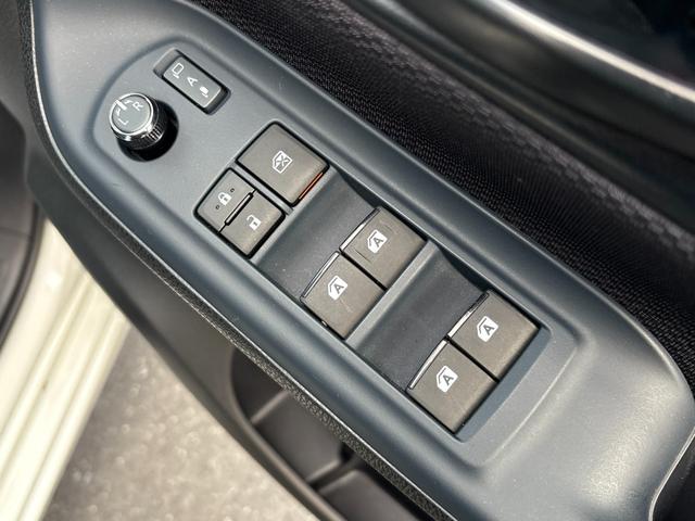 Ｘ　衝突軽減　レーンキープ　片側電動　ナビ　Ｂカメラ　ＥＴＣ　Ｉストップ　ＬＥＤヘッドライト　キーレス　禁煙車　記録簿　３列　フルフラット　ＡＢＳ　オートハイビーム　オートライト　電格ミラー