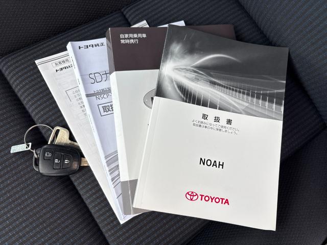 Ｘ　衝突軽減　レーンキープ　片側電動　ナビ　Ｂカメラ　ＥＴＣ　Ｉストップ　ＬＥＤヘッドライト　キーレス　禁煙車　記録簿　３列　フルフラット　ＡＢＳ　オートハイビーム　オートライト　電格ミラー